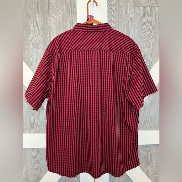 216. Weatherproof Men's Woven Comfort Stretch Short Sleeve Button Down Shirt - Picture 5 of 8